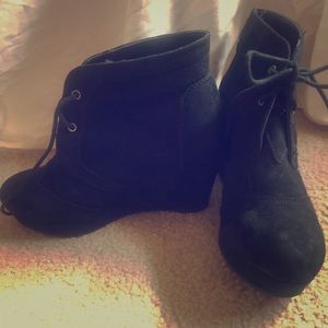 Black wedge heels